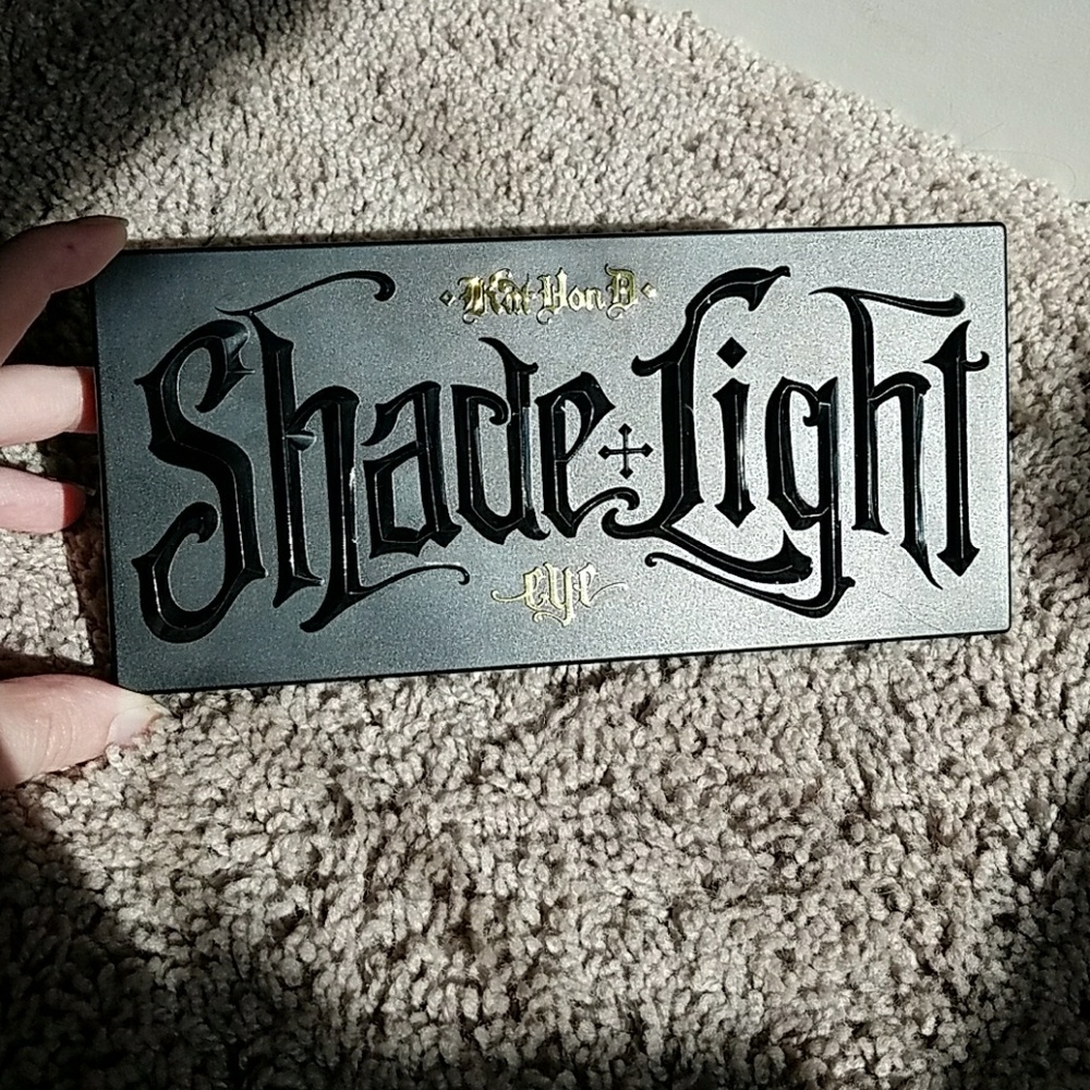Kat Von D Shade and Light Matte Eyeshadow